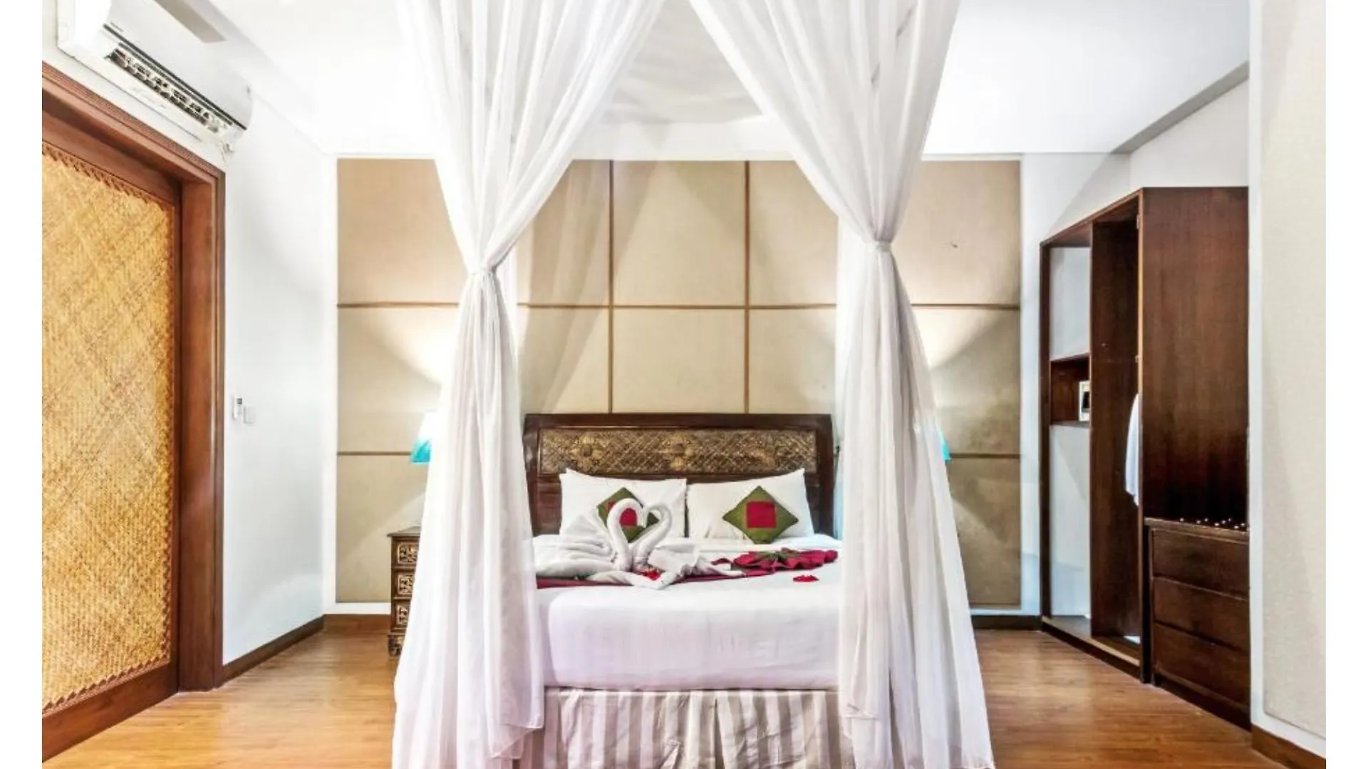 Desamuda Village Seminyak  Villa